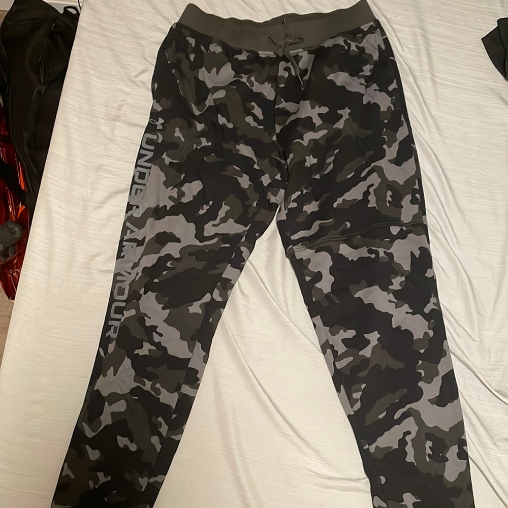 Barely used Under Armour Joggers